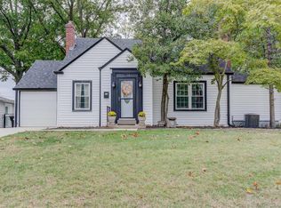 1122 N Geyer Rd, Saint Louis, MO 63122