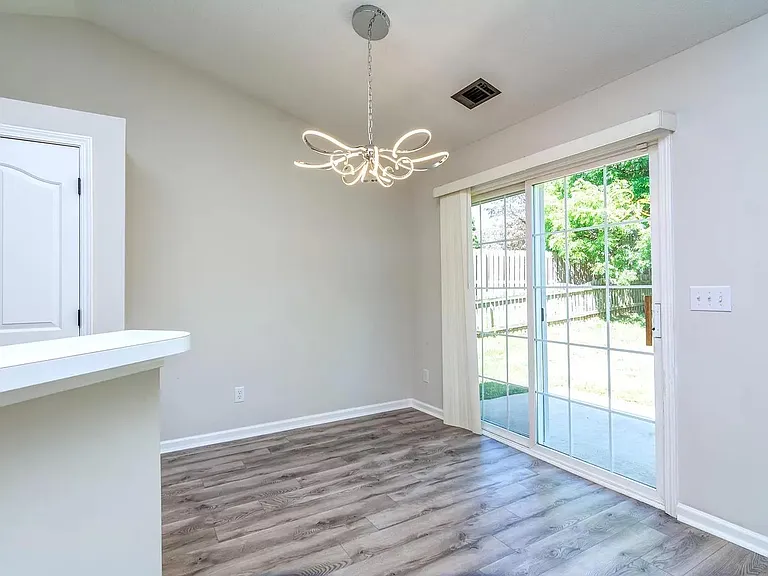784 Waterbrook Ln — Photo 10