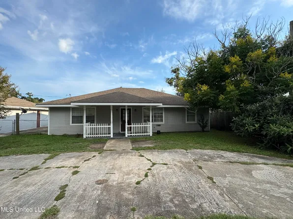 213 Oak St, Long Beach, MS 39560