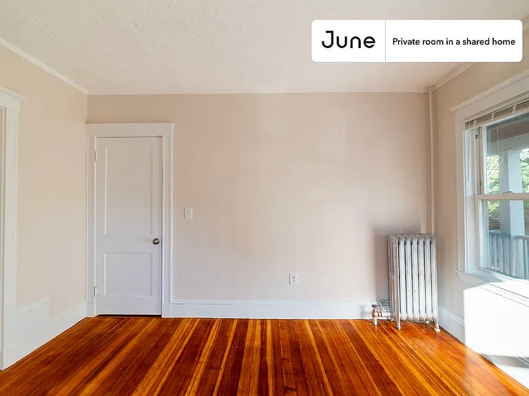 21 Easton St #D — Photo 2