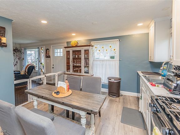 4th image of 3303 Liggett Dr