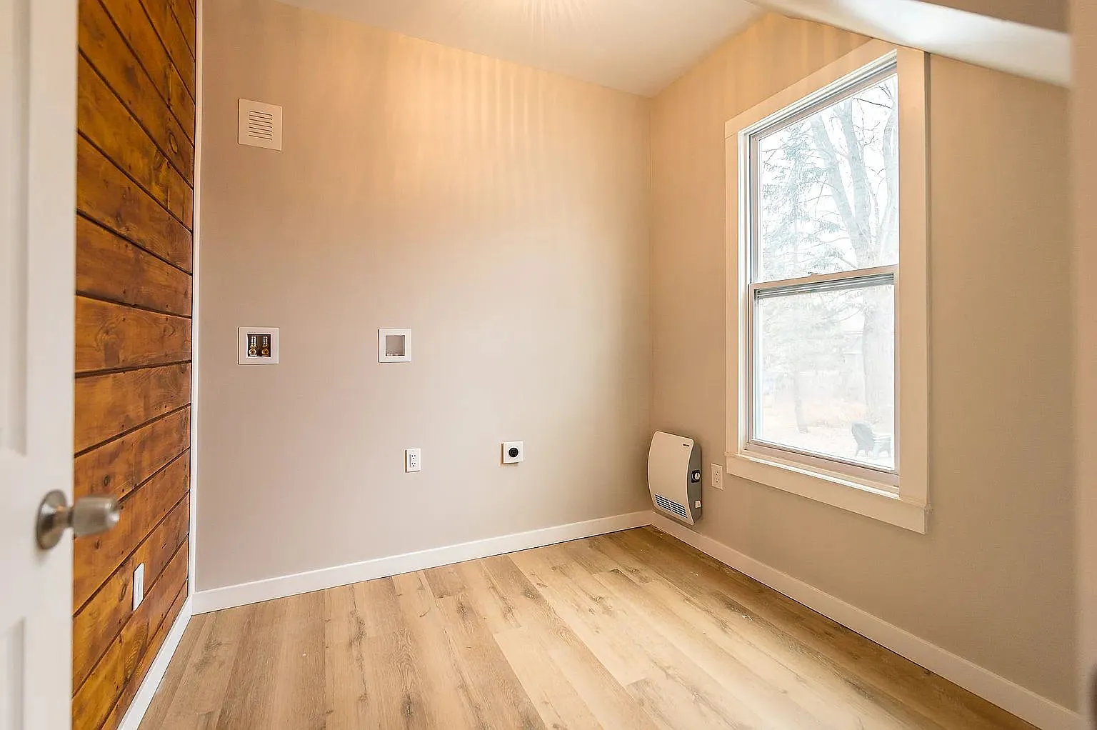 2 bed, 1.0 bath, 800 sqft, $2,500 — Photo 2