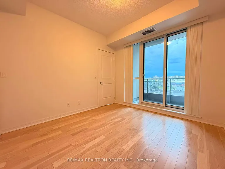 9205 Yonge St #419 — Photo 12