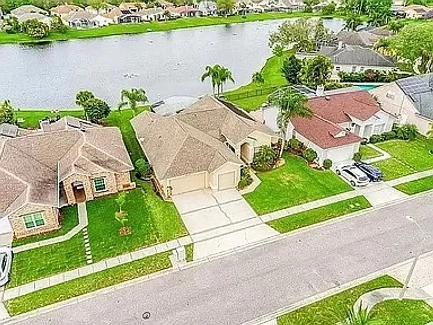 Captivating 4 Bedroom, 2 bath Pool/Lake home — Photo 3
