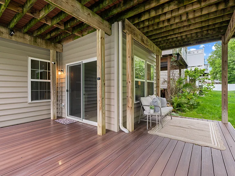 232 Mohegan Dr — Photo 32