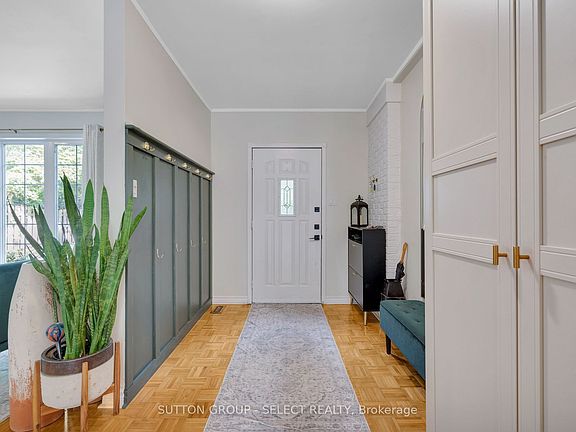 5th image of 1129 Sunningdale Rd E