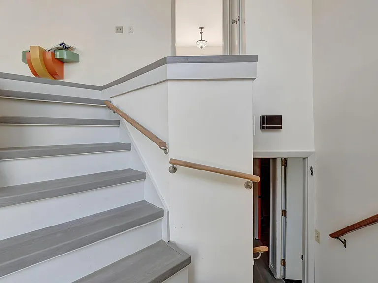 6469 Fleetwood Dr — Photo 4