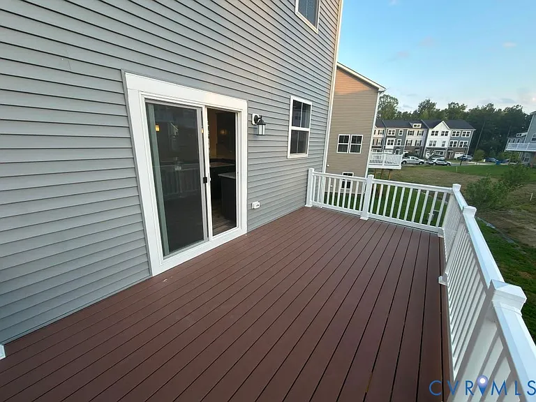 8760 Whitman Dr — Photo 3
