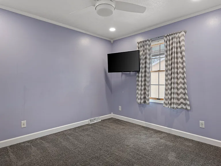 617 E Chestnut St — Photo 26