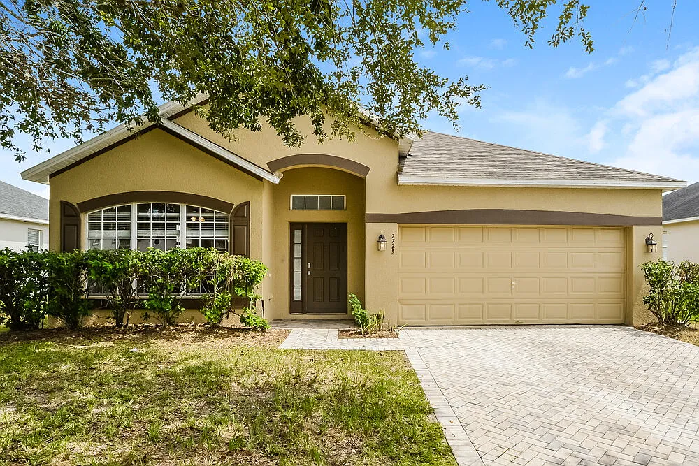 4 bed, 2.0 bath, 1952 sqft, $2,125 — Photo 1
