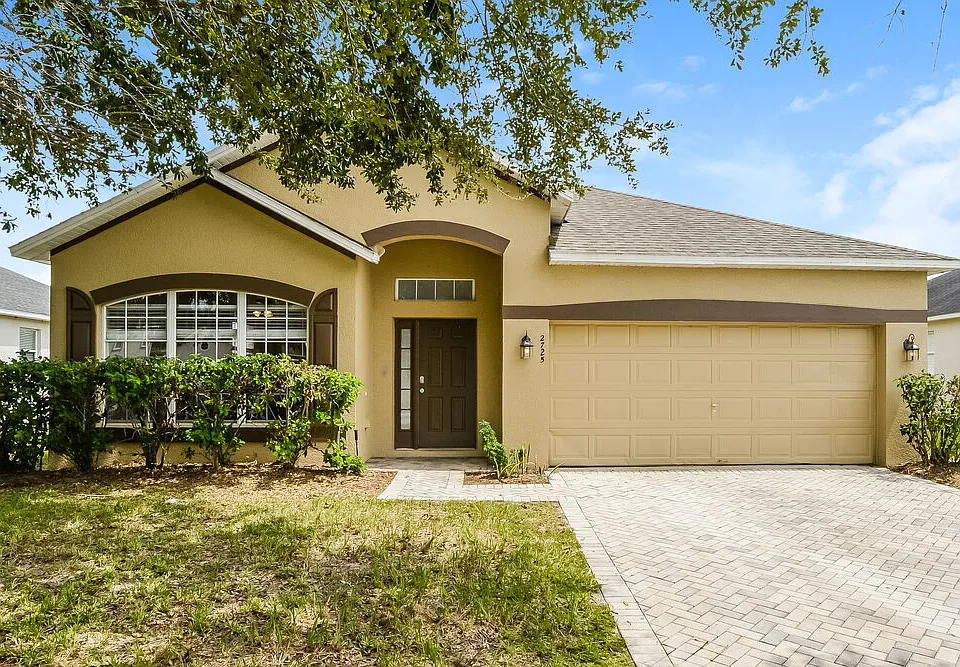 2725 Eagle Glen Cir