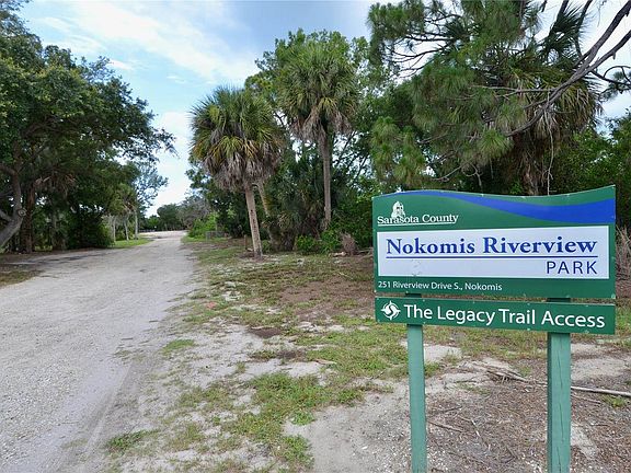 5th image of 610 Coquina Ct