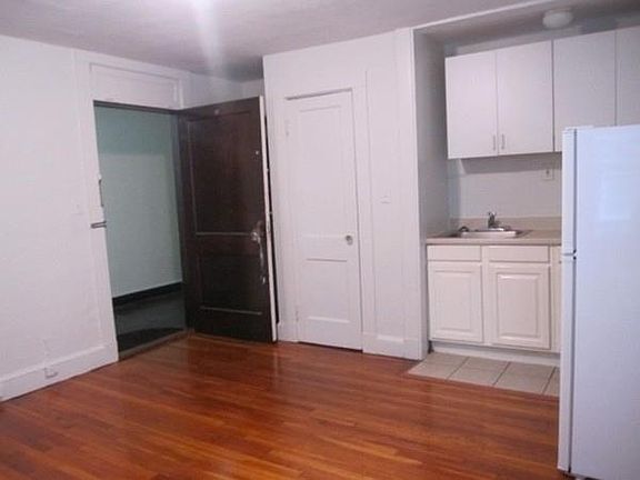 4th image of 100 Washington St APT 11