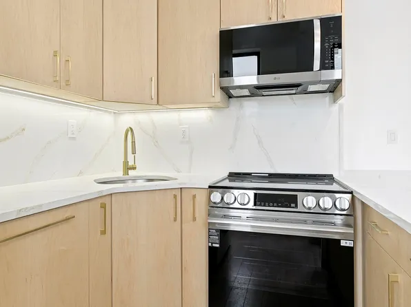 239 Flatbush Avenue image 5 of 12