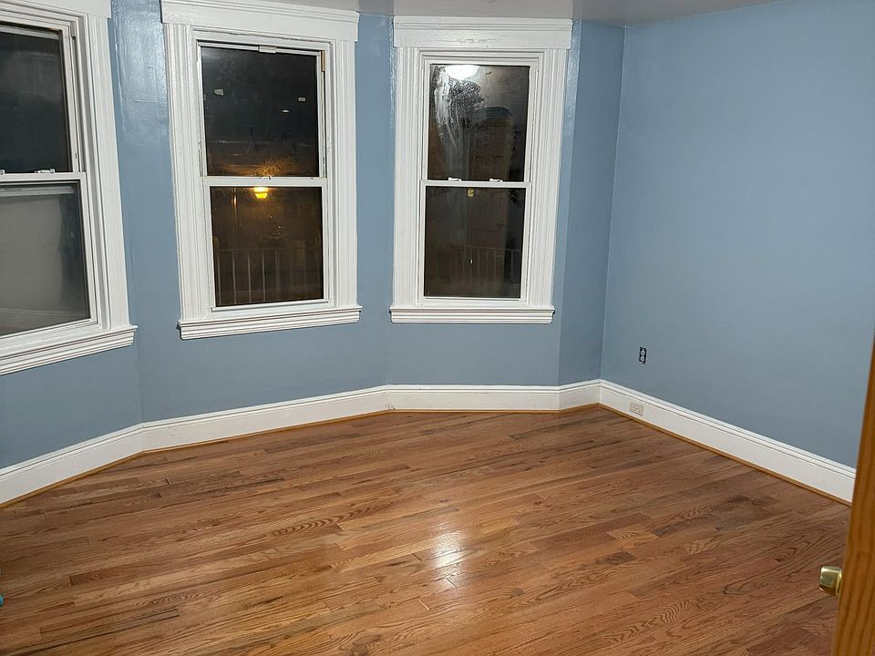 1st image of 215 Lakeview Ave Floor 2