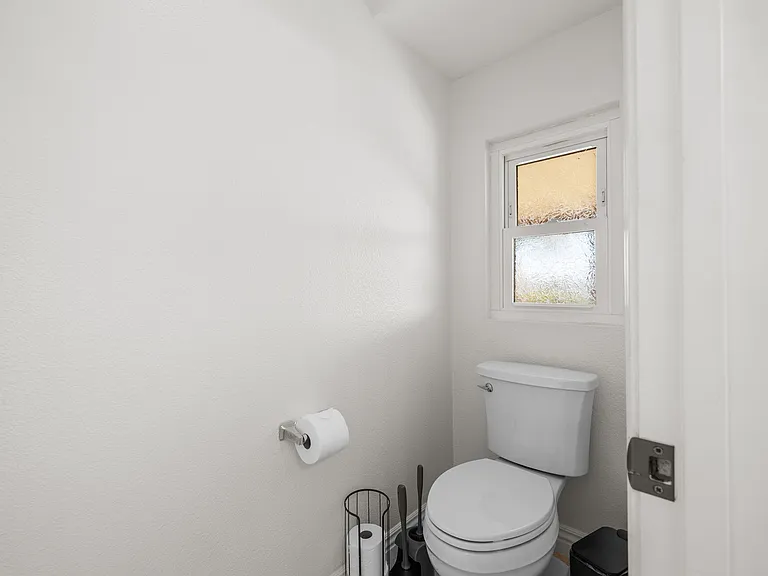 Robinwood Dr — Photo 21