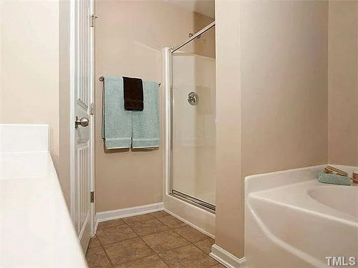 1410 Stone Manor Dr — Photo 12