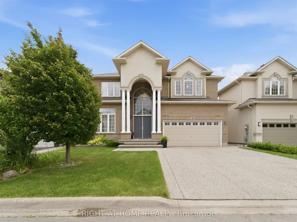 38 Weaver Dr, Hamilton, ON L9K 0G3
