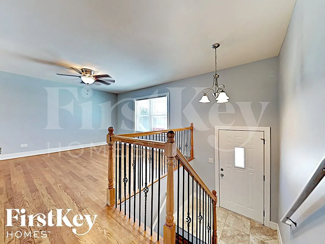 4 bed, 2.0 bath, 1900 sqft, $3,050 — Photo 2