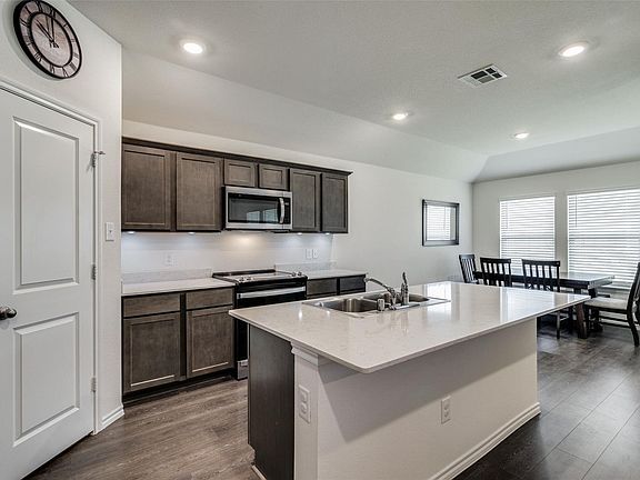 5th image of 2117 Croton Ave