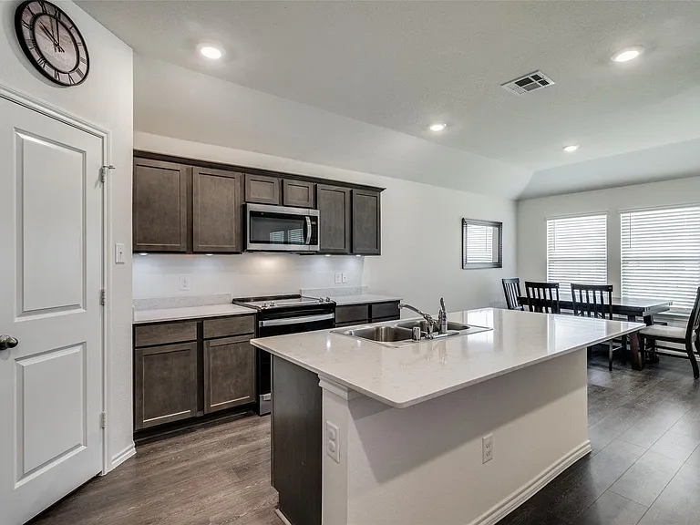 2117 Croton Ave — Photo 5