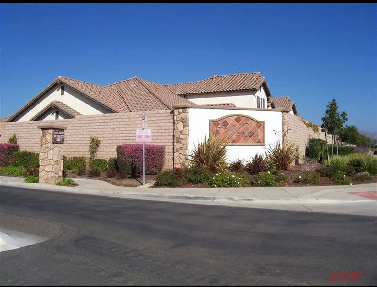 Building Photo - 1741 E Alcala Dr