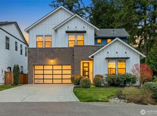 8784 NE Winslow Grove Ct, Bainbridge Island, WA 98110