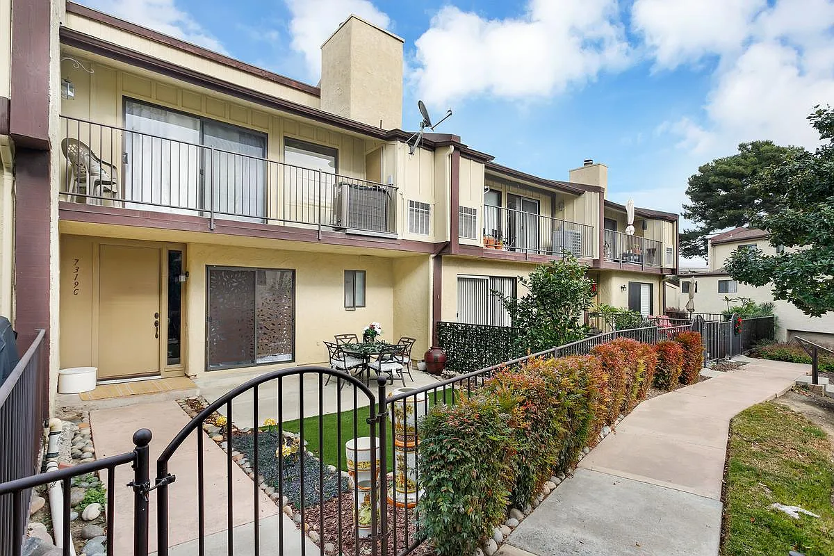 2 bed, 2.5 bath, 1229 sqft, $4,000 — Photo 3