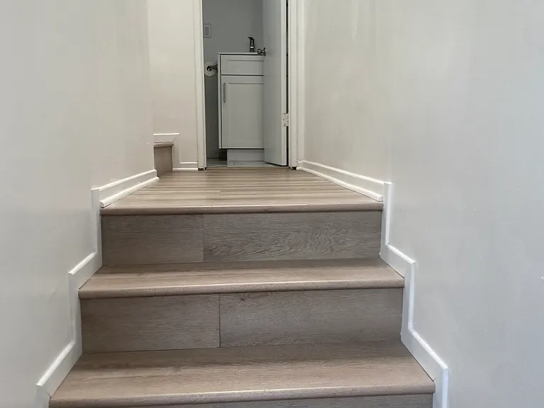 15 Ironsides St #4 — Photo 6