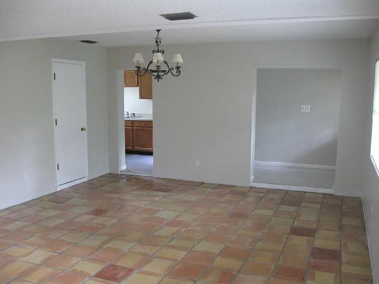 327 Trout Lake Ct — Photo 4