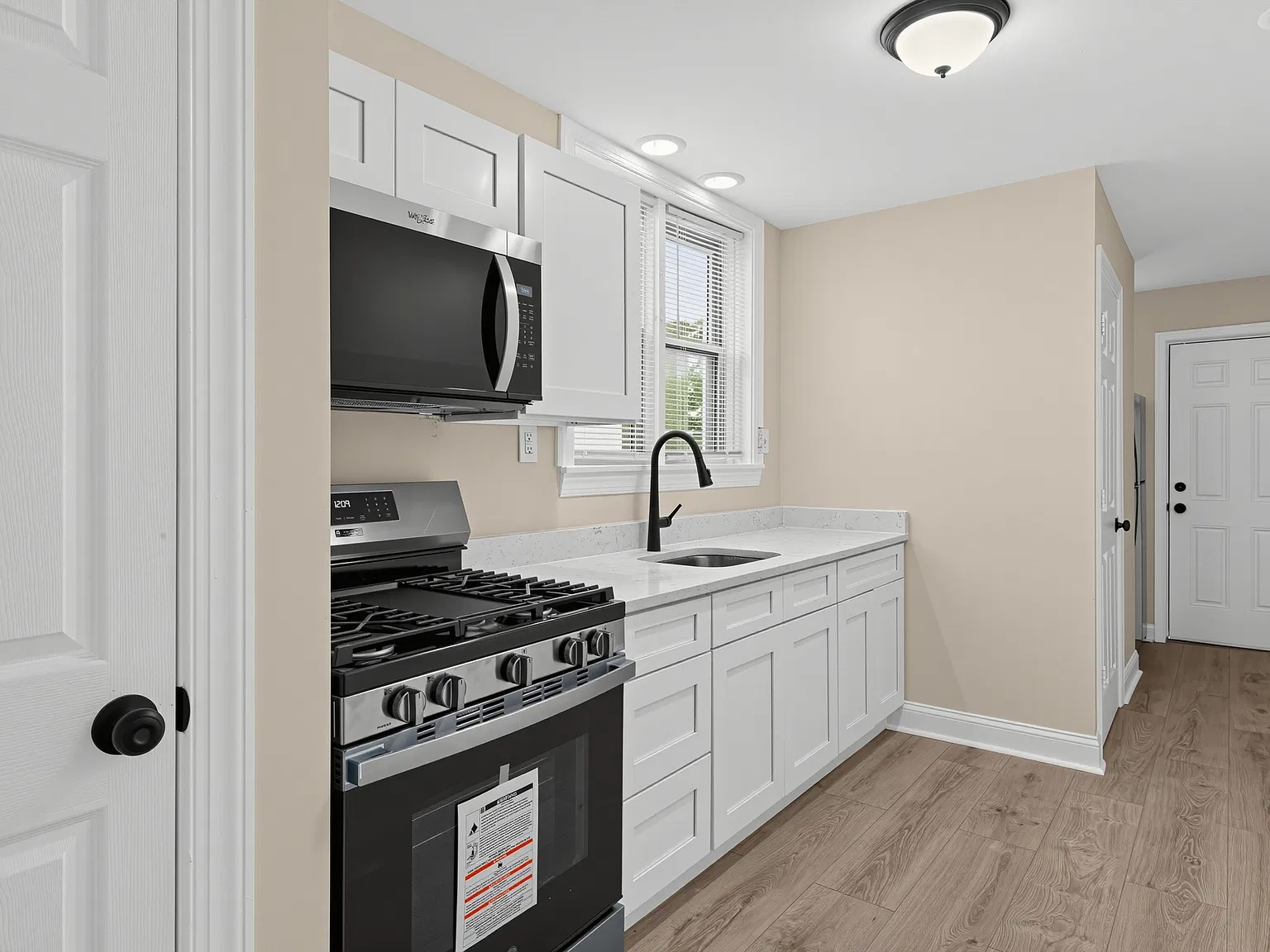 3 bed, 1.5 bath, 1100 sqft, $1,825 — Photo 4