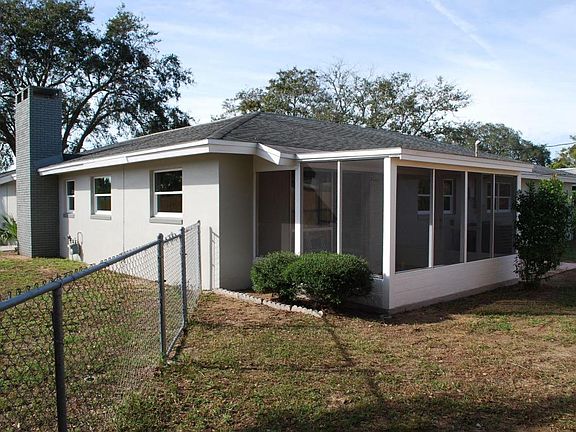 3rd image of 3511 Royal Oak Dr