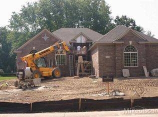 11104 Lisa Ln, Shelby Township, MI 48316