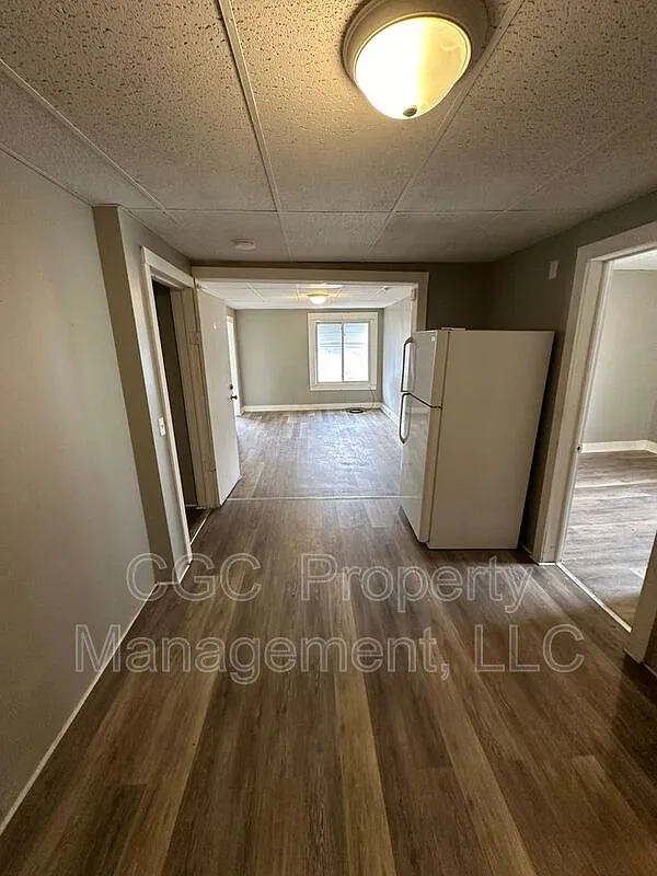 2 bed, 1.0 bath, $950 — Photo 4