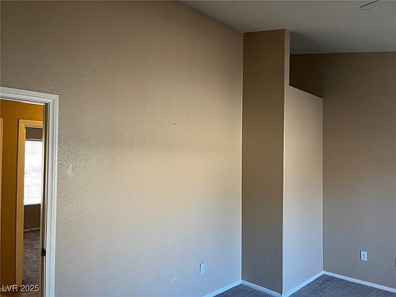 4th image of 118 Queenswreath Dr