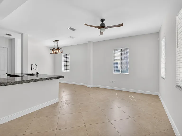2515 Venetian Ct — Photo 8