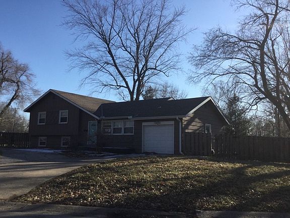 2nd image of 501 NW Falk Dr