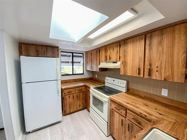 2242 Pinewood Villas Dr — Photo 5