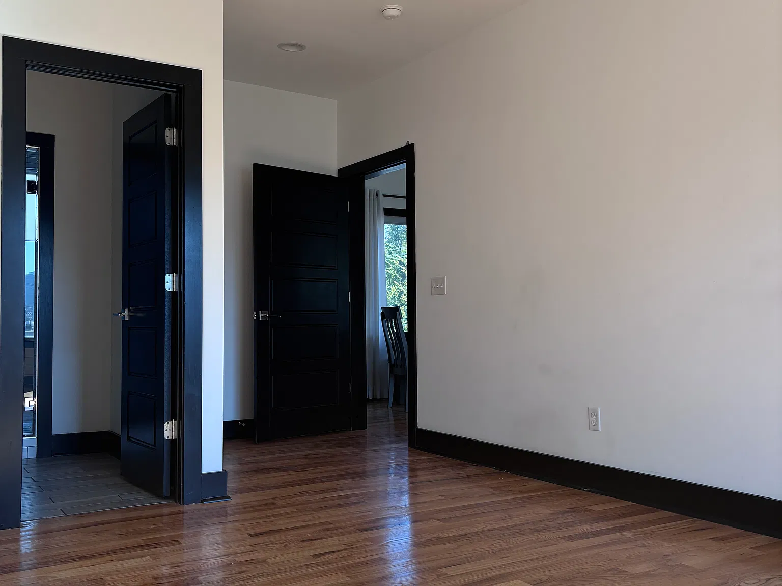 1 bed, 1.5 bath, 2432 sqft, $1,390 — Photo 1