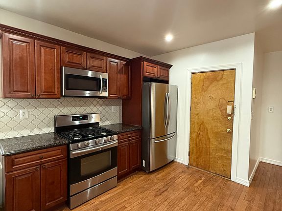 3rd image of 72 Avenue C APT 2