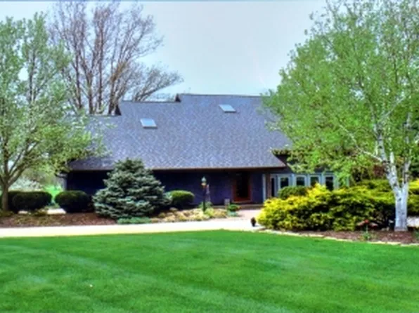 320 Dublin Ln, Bryan, OH 43506