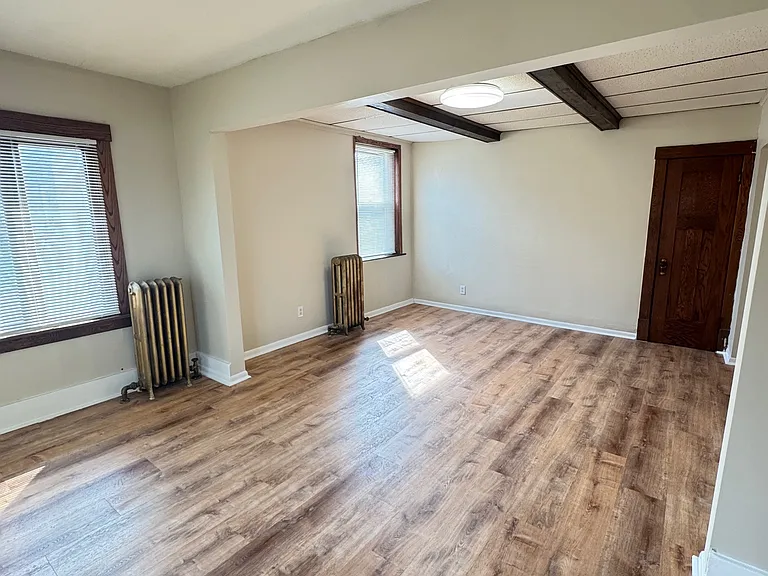 2701 S Park Ave — Photo 2