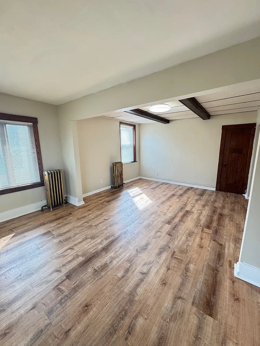 Building Photo - 2701 S Park Ave