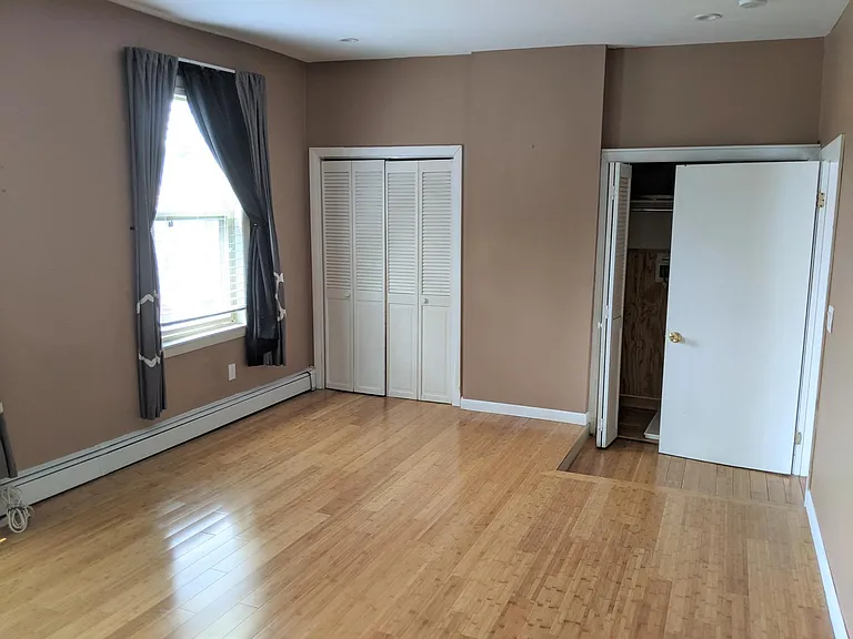 787 E 3rd St #3 — Photo 9