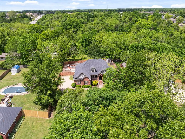 204 Tunbridge Dr — Photo 3