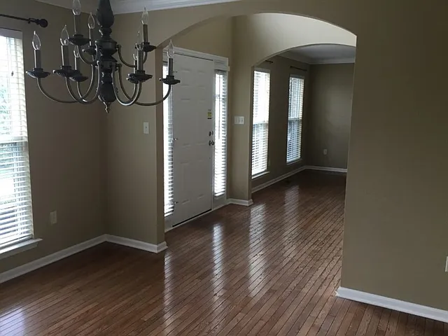 4 bed, 3.0 bath, 3065 sqft, $3,125 — Photo 2