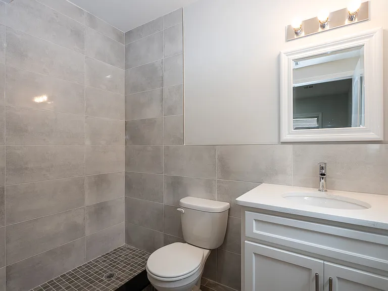 704 Warren St #1 — Photo 17