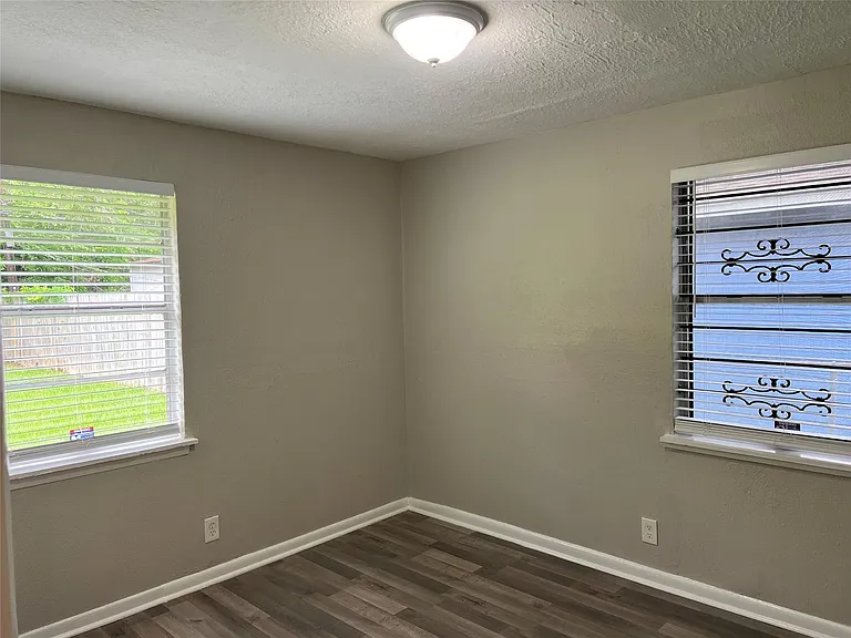 9505 Everglade Dr — Photo 16