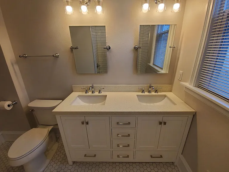 2054 N Cambridge Ave — Photo 33