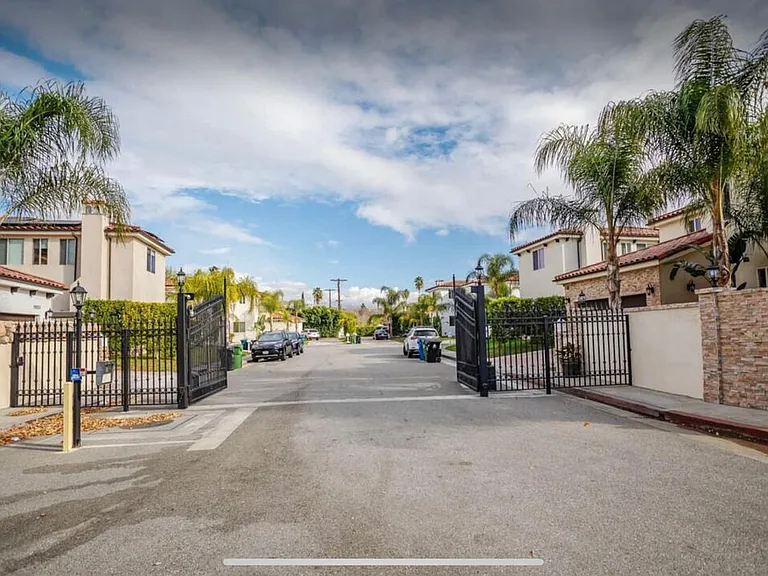 19246 Liam Ln — Photo 33